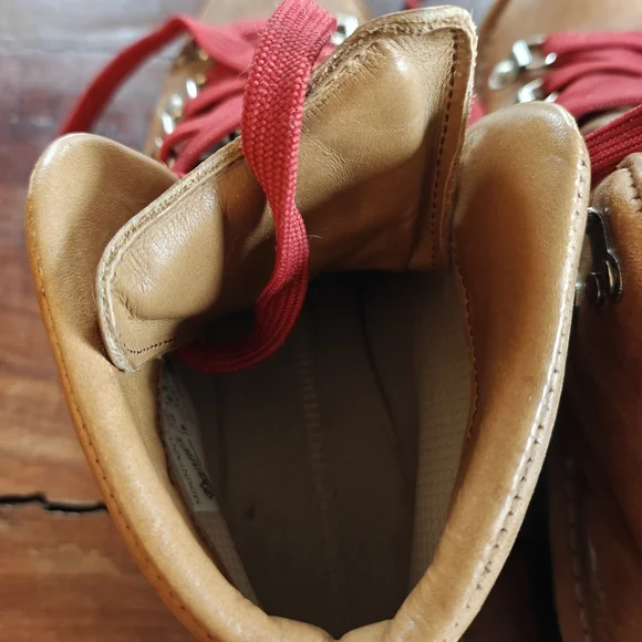 Danner Mountain Light Boots Size 8 - Picture 2 of 6
